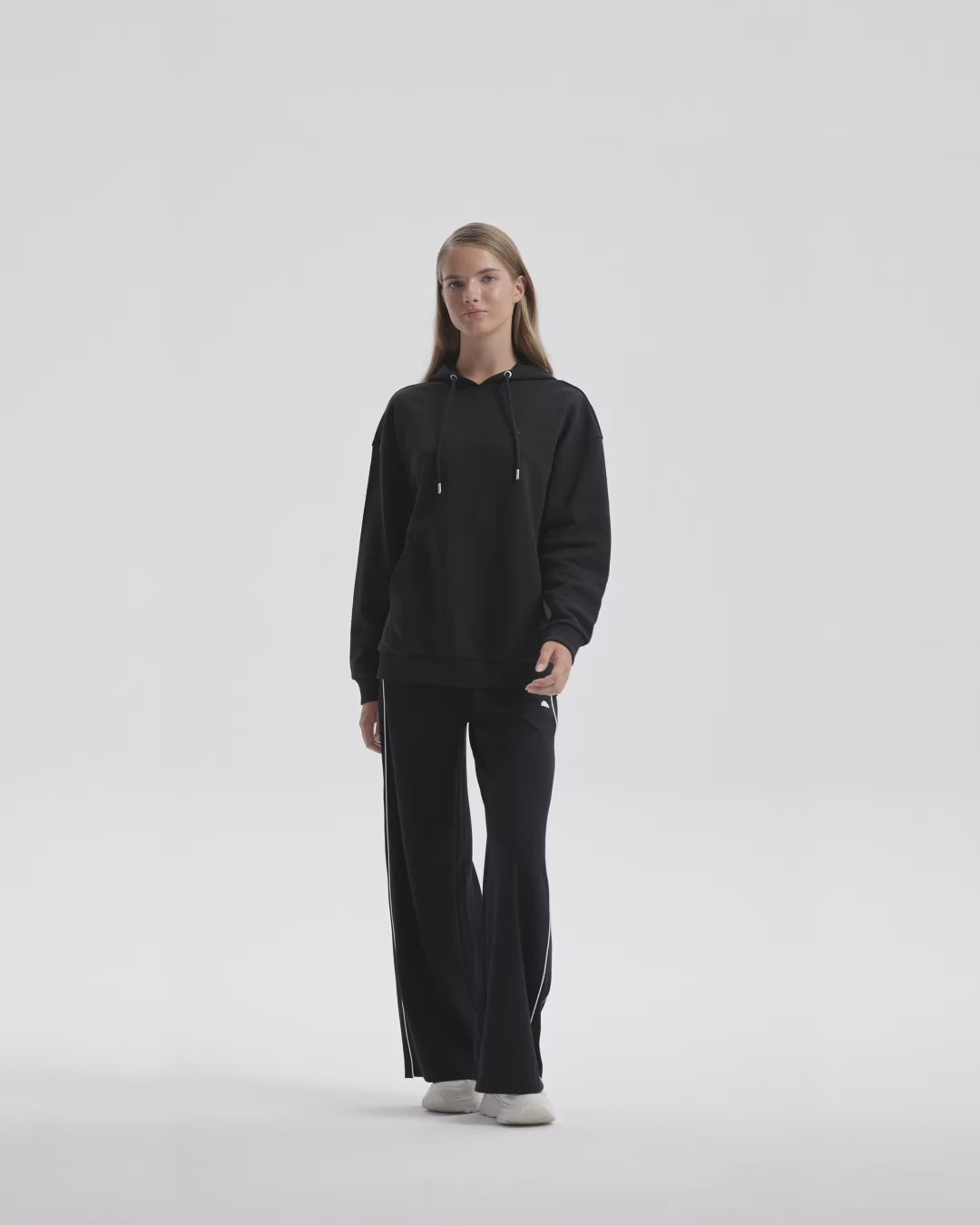 Ellesse Kadın Kapüşonlu Sweatshirt EF526-BK